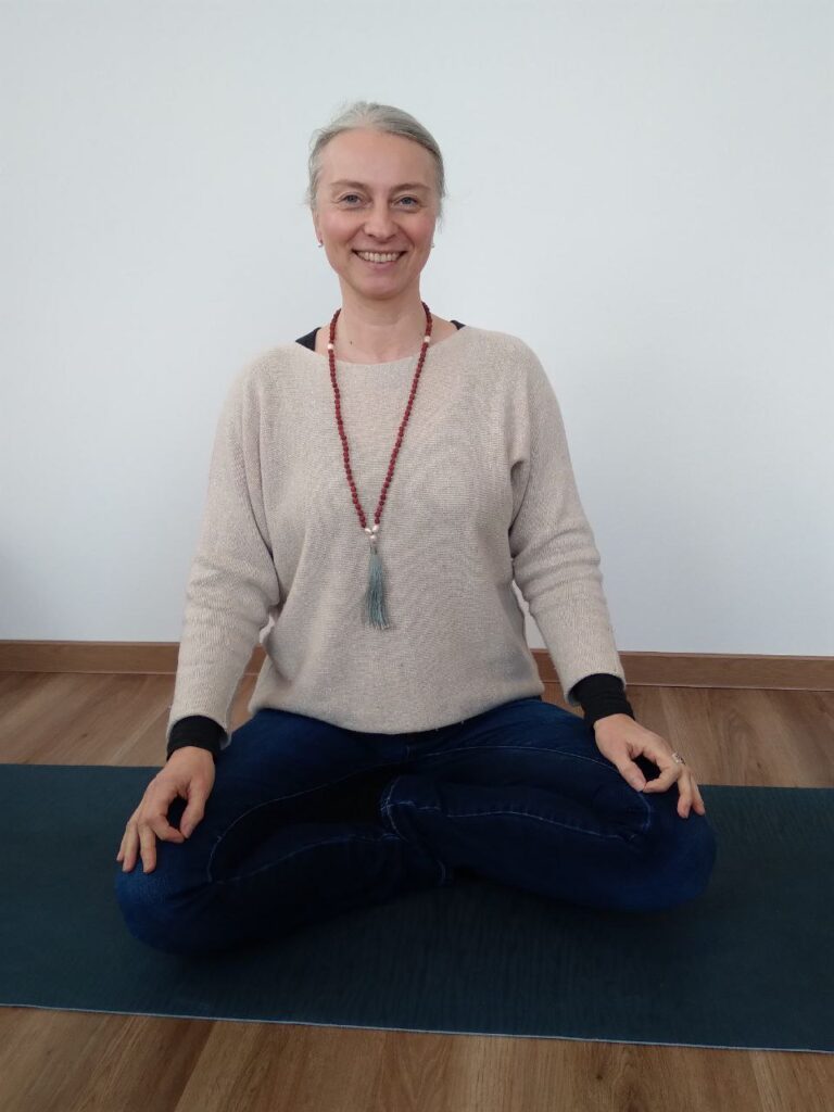 Yogalehrerin Ursula Konietzko